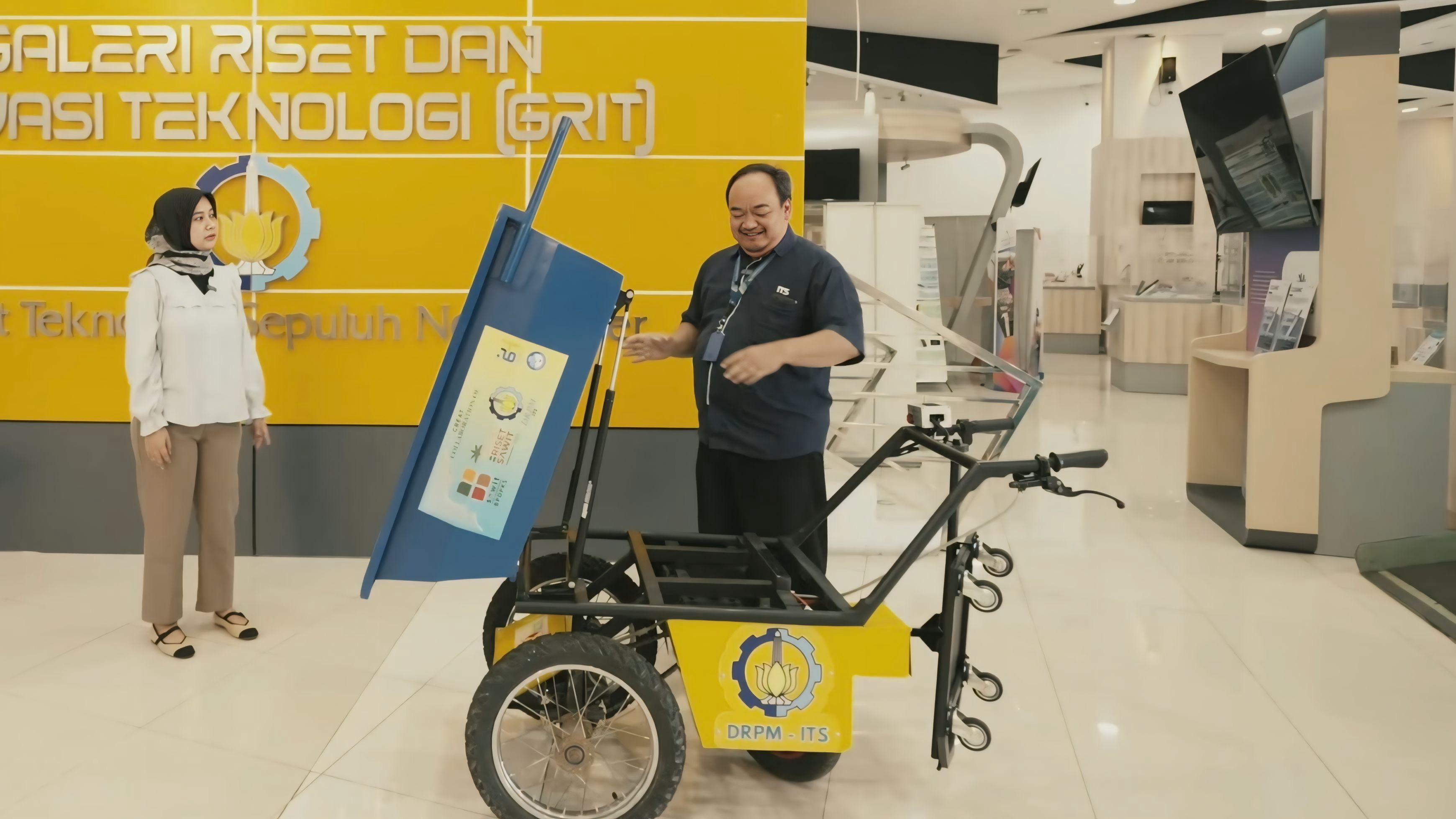 Lila Yuwana with the Electric Wheelbarrow at GRIT ITS